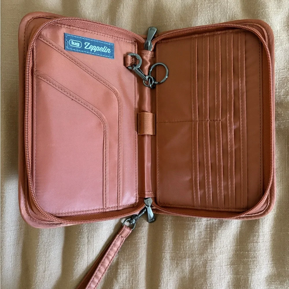 Quilted Brown Wristlet Wallet Lug - Picture 3 of 4